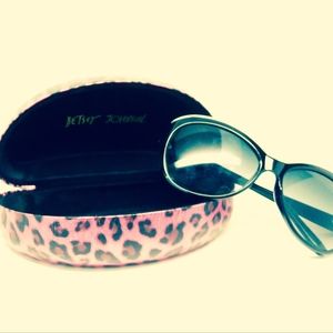 EUC Betsey Johnson Sunglasses Case Pink Cheetah